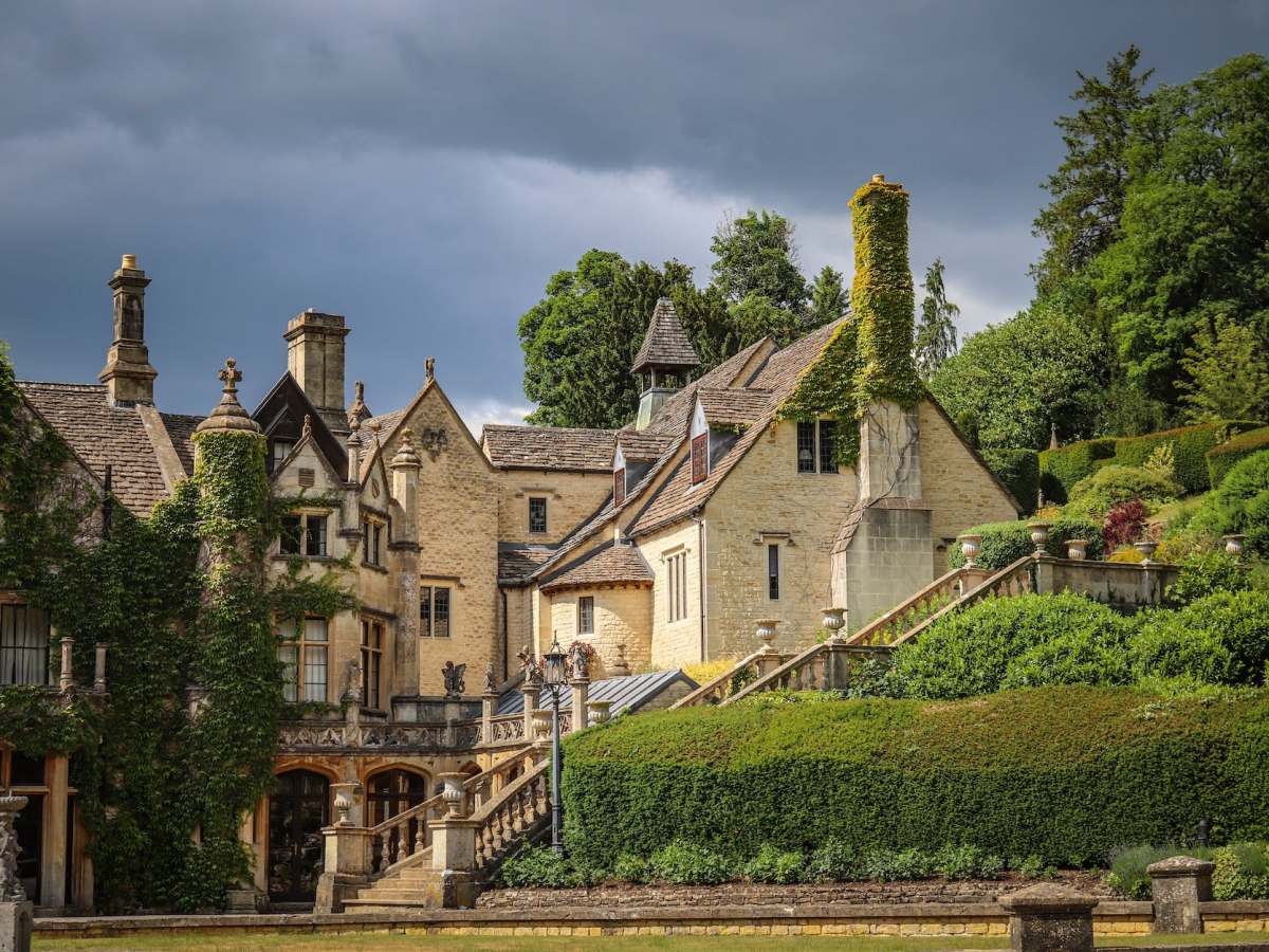 L-3: Murder in the Manor House